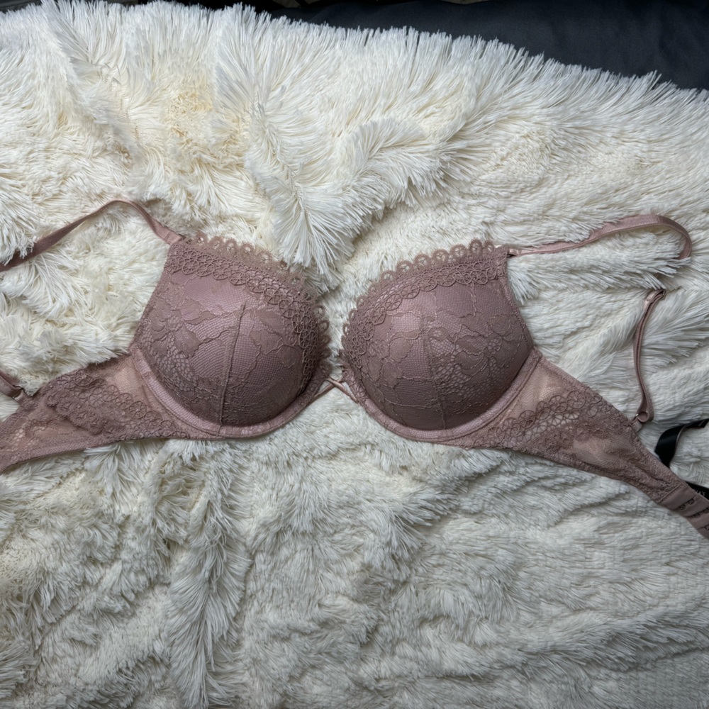 Victoria’s Secret bombshell bra